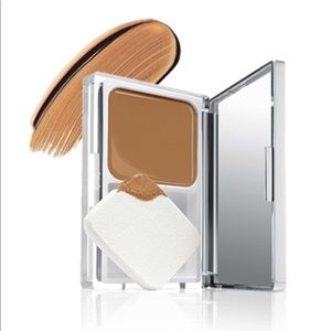 LAST ONE 🔥 DEEP Clinique Moisture Surge CC